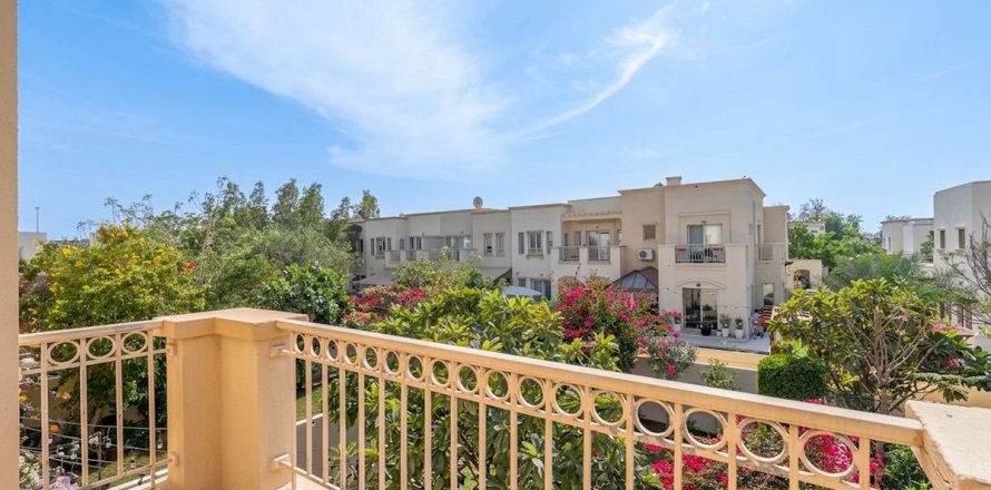 3 bedrooms Villa in Dubai, UAE No. 166241