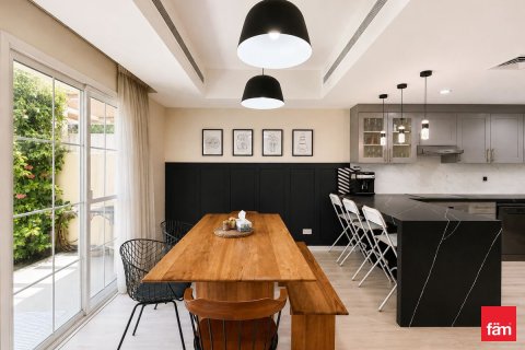 4 bedrooms Villa in Dubai, UAE No. 166246 9