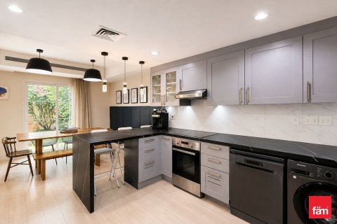 4 bedrooms Villa in Dubai, UAE No. 166246 7