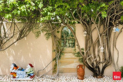 4 bedrooms Villa in Dubai, UAE No. 166246 13