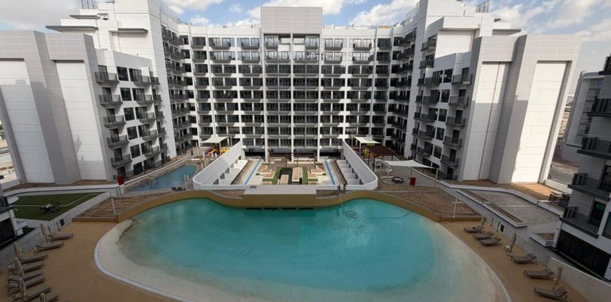 Studio Apartment in Dubai Studio City, UAE No. 169930