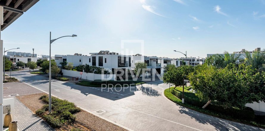 5 bedrooms Villa in Dubai, UAE No. 190196