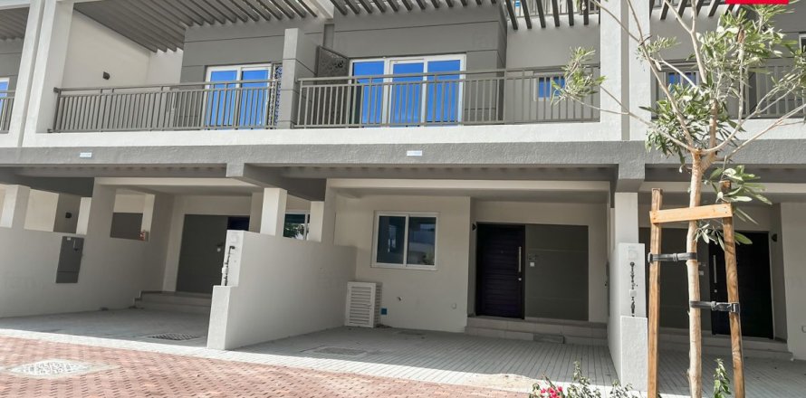4 bedrooms Townhouse in Dubai, UAE No. 142599