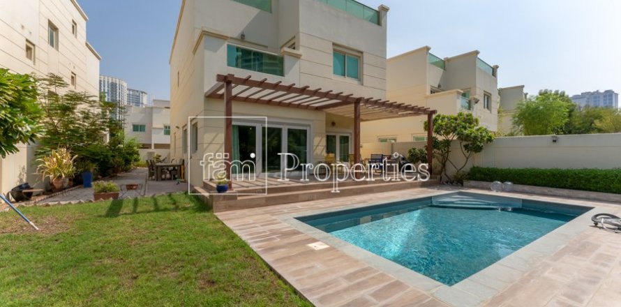 Villa de 4 chambres à Dubai, UAE No. 100232