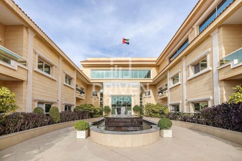 3 bedrooms Penthouse in Jumeirah, UAE No. 192278 17
