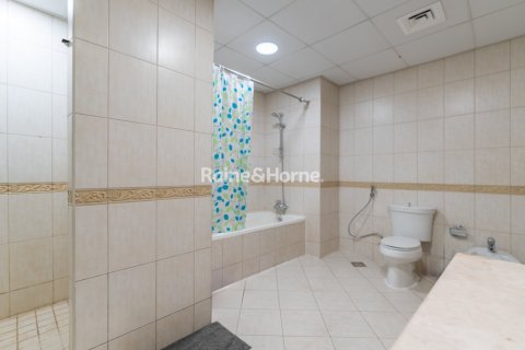 Квартира с 2 спальнями в Motor City, ОАЭ №156280 11