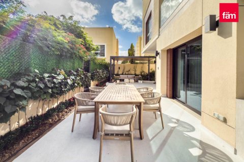 Villa de 4 chambres à Al Barsha, UAE No. 140240 3