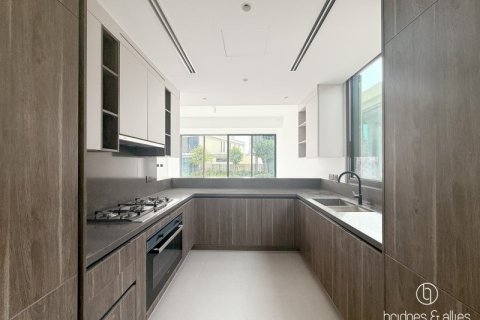 Villa de 4 dormitorios en Dubai, UAE No. 102391 6