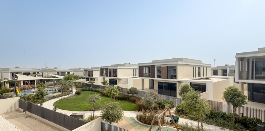 Villa de 4 dormitorios en Dubai, UAE No. 102391