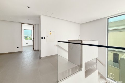 Villa de 4 dormitorios en Dubai, UAE No. 102391 9