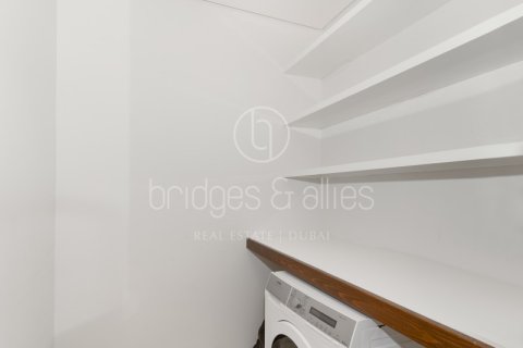 Apartment de 2 dormitorios en The Hills, UAE No. 102393 18