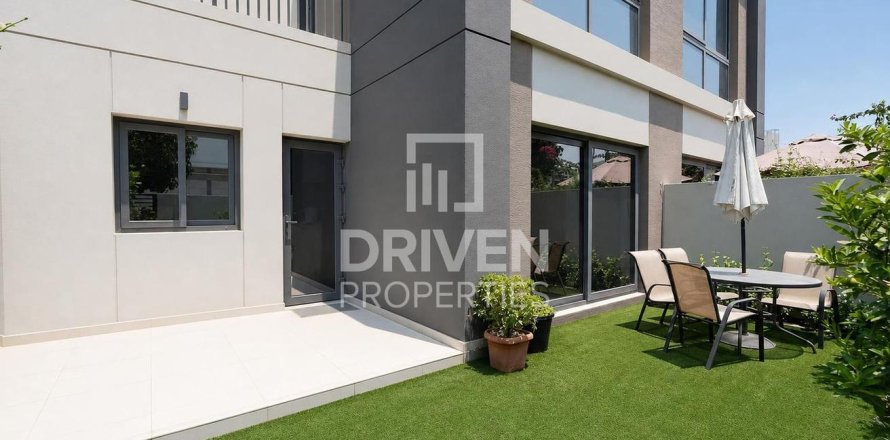 Townhouse de 2 dormitorios en The Pulse, UAE No. 188573