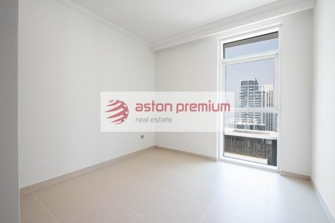 Квартира с 2 спальнями в EMAAR Beachfront, ОАЭ №208378 13
