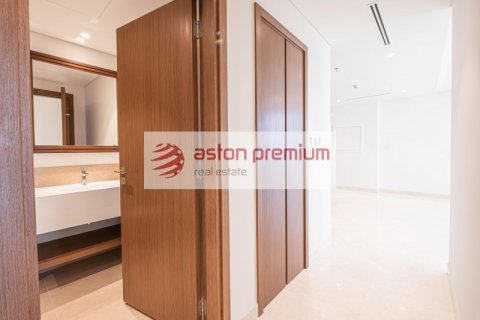 Квартира с 2 спальнями в EMAAR Beachfront, ОАЭ №208378 14