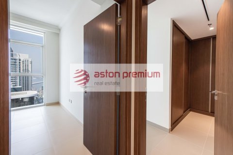 Квартира с 2 спальнями в EMAAR Beachfront, ОАЭ №208378 17