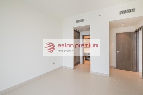 Квартира с 2 спальнями в EMAAR Beachfront, ОАЭ №208375 14