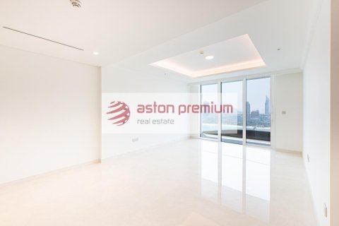 Квартира с 2 спальнями в EMAAR Beachfront, ОАЭ №208375 4