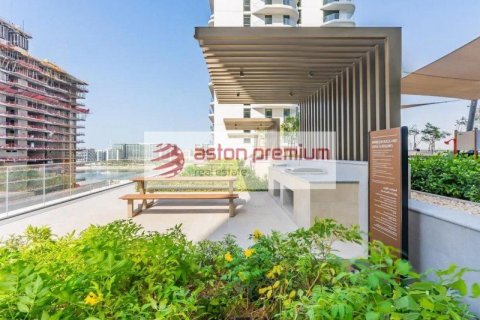 Квартира с 3 спальнями в EMAAR Beachfront, ОАЭ №208379 11