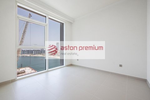 Квартира с 2 спальнями в EMAAR Beachfront, ОАЭ №208376 12