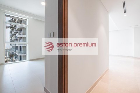 Квартира с 2 спальнями в EMAAR Beachfront, ОАЭ №208376 15