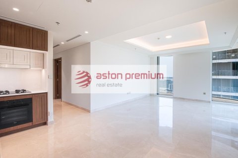 Квартира с 2 спальнями в EMAAR Beachfront, ОАЭ №208376 6