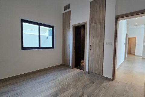 4 bedrooms Villa in Ras Al Khaimah, UAE No. 183932 19