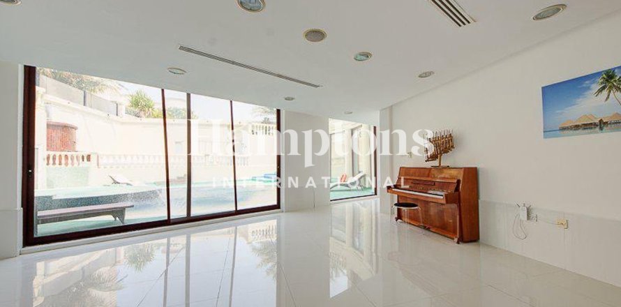 7 bedrooms Villa in Emirates Hills, UAE No. 144209