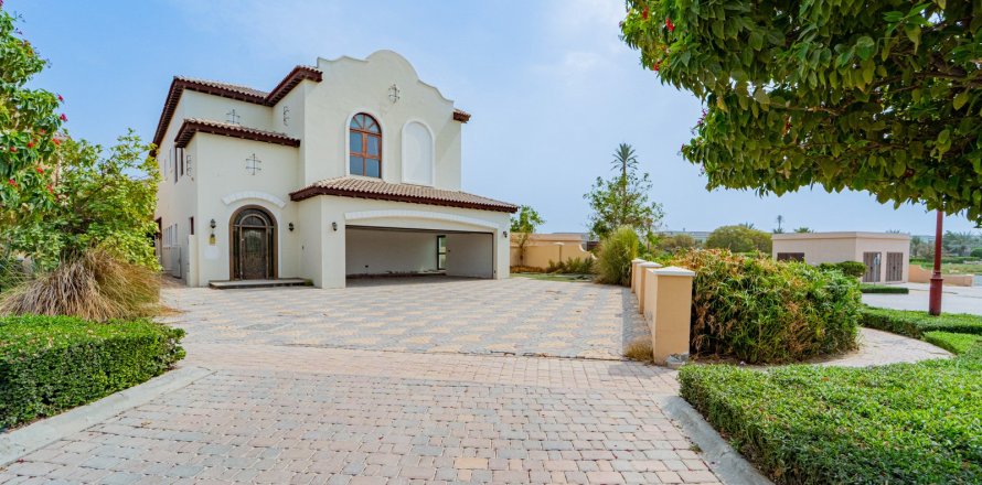 5 bedrooms Villa in Dubai, UAE No. 203561