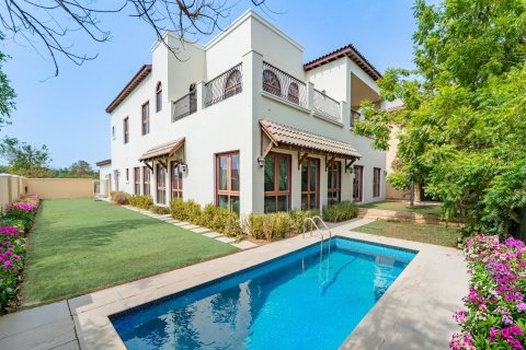 5 bedrooms Villa in Dubai, UAE No. 203561 3