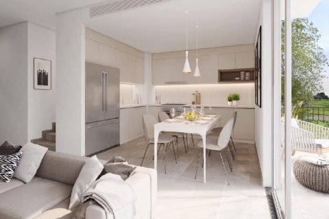 3 bedrooms Villa in Dubai, UAE No. 166323 4