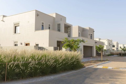 3 bedrooms Villa in Dubai, UAE No. 166323 8