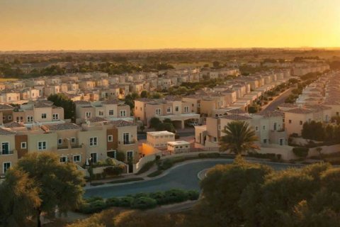 3 bedrooms Villa in Dubai, UAE No. 166323 9