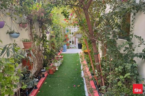 3 bedrooms Townhouse in Dubai, UAE No. 143659 10