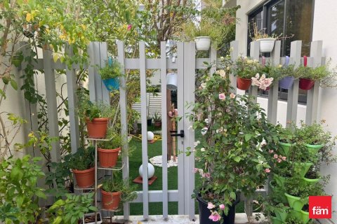 3 bedrooms Townhouse in Dubai, UAE No. 143659 8