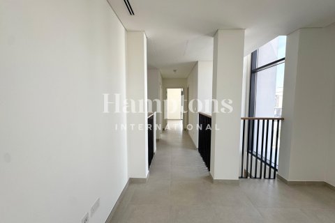 Вилла с 4 спальнями в Мудон, ОАЭ №118576 9