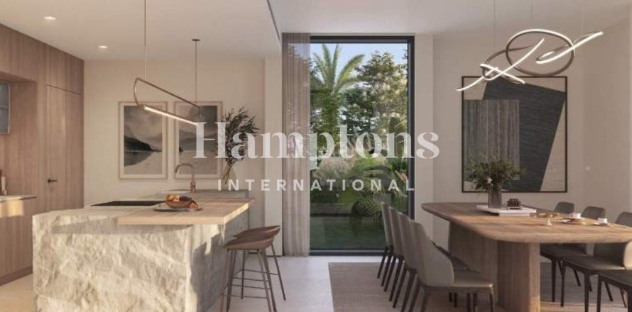 5 bedrooms Villa in Dubai Land, UAE No. 151325