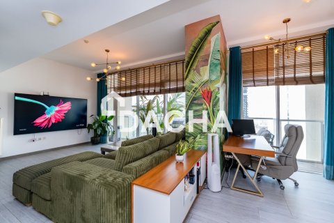 Apartment de 2 dormitorios en District 15, UAE No. 165713 7