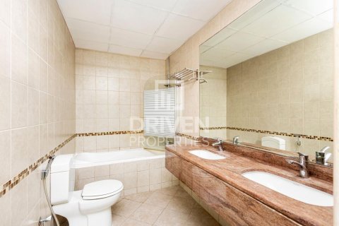 Квартира с 2 спальнями в Дубай Марина, ОАЭ №193037 5