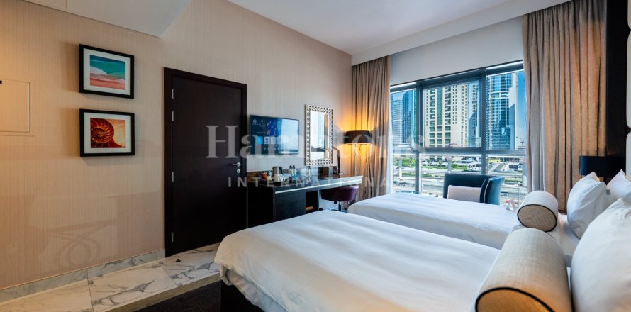 Studio Apartment in The Address Dubai Marina, UAE No. 147982