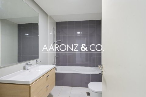 Квартира с 2 спальнями в DAMAC Hills (Akoya by DAMAC), ОАЭ №136140 16