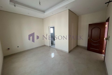 7 bedrooms Villa in Umm Salal Mohammed, Qatar No. 57849 3