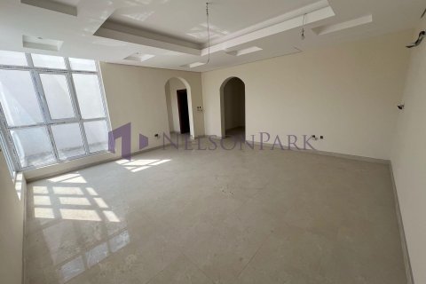 7 bedrooms Villa in Umm Salal Mohammed, Qatar No. 57849 11