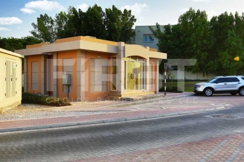 5 bedrooms Villa in Abu Dhabi, UAE No. 203349 19