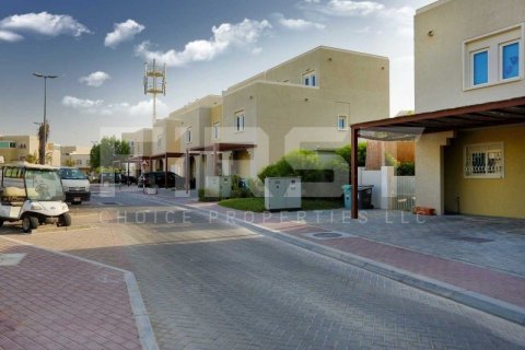 5 bedrooms Villa in Abu Dhabi, UAE No. 203349 3