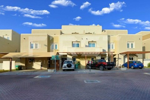5 bedrooms Villa in Abu Dhabi, UAE No. 203349 16