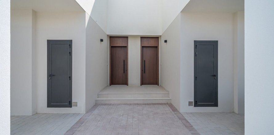 3 bedrooms Townhouse in Town Square, UAE No. 164223