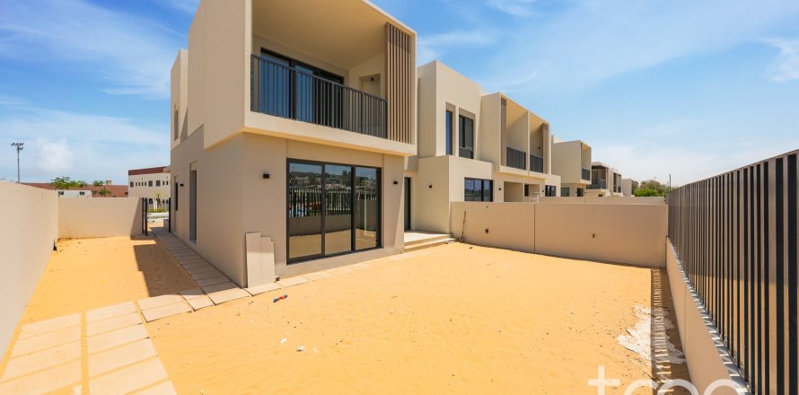 4 bedrooms Townhouse in Dubai, UAE No. 200892