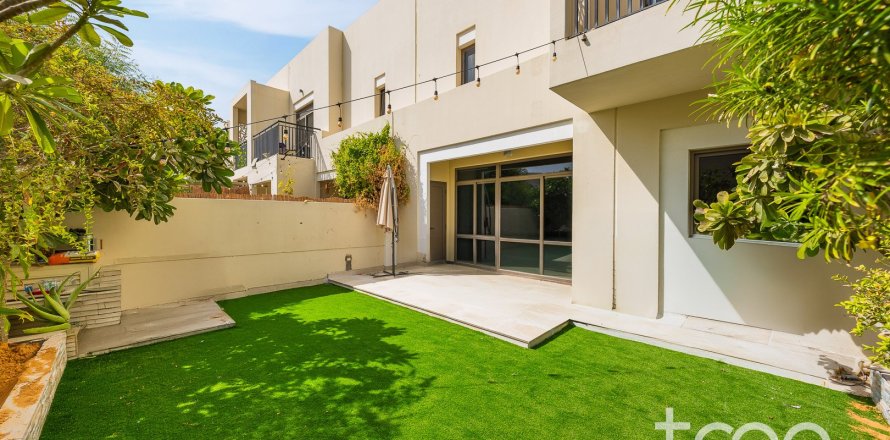 Townhouse de 3 dormitorios en Town Square, UAE No. 188080