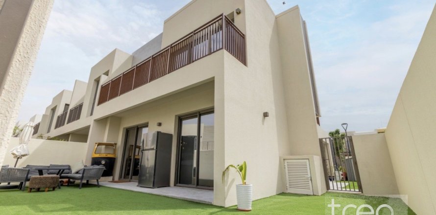 Villa de 4 dormitorios en Dubai, UAE No. 188076