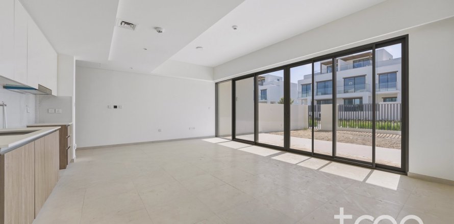 Townhouse de 3 dormitorios en The Valley, UAE No. 188081